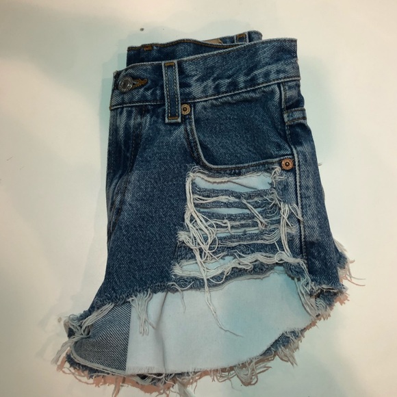 Levi’s Distressed Cutoffs - Picture 3 of 4
